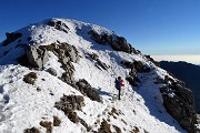 70 Scendendo con attenzione  passando sul treverso innevato 